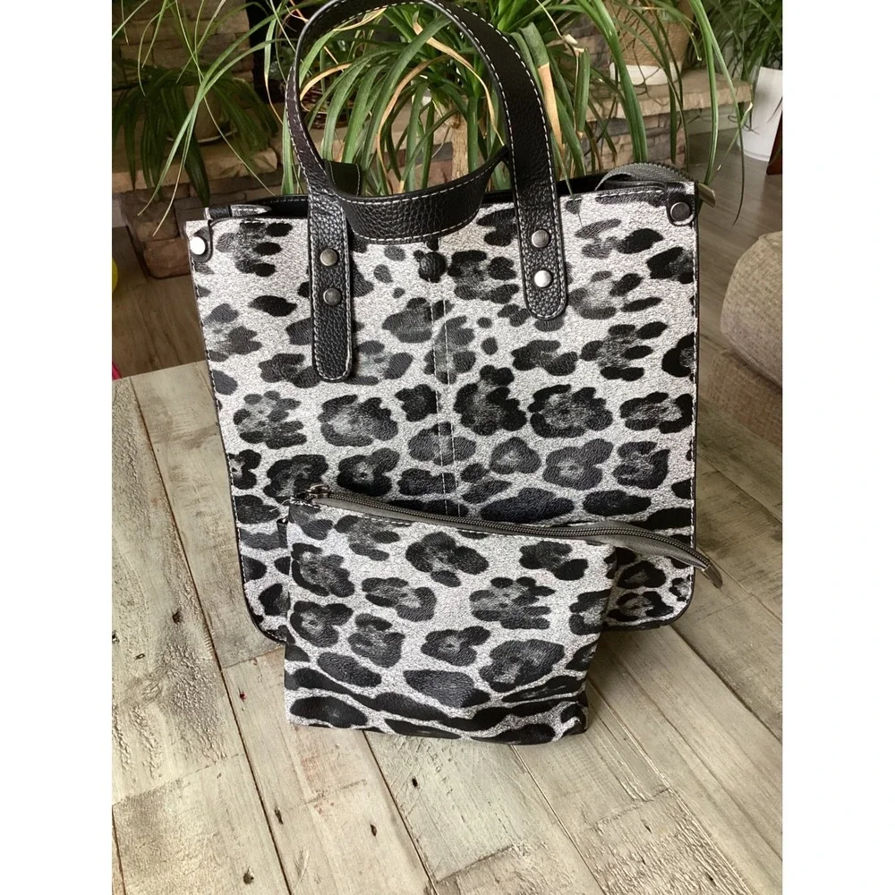 Modern+Chic Leopard Print Tote Bag and Wristlet Set Black WhiteGrey Animal Print